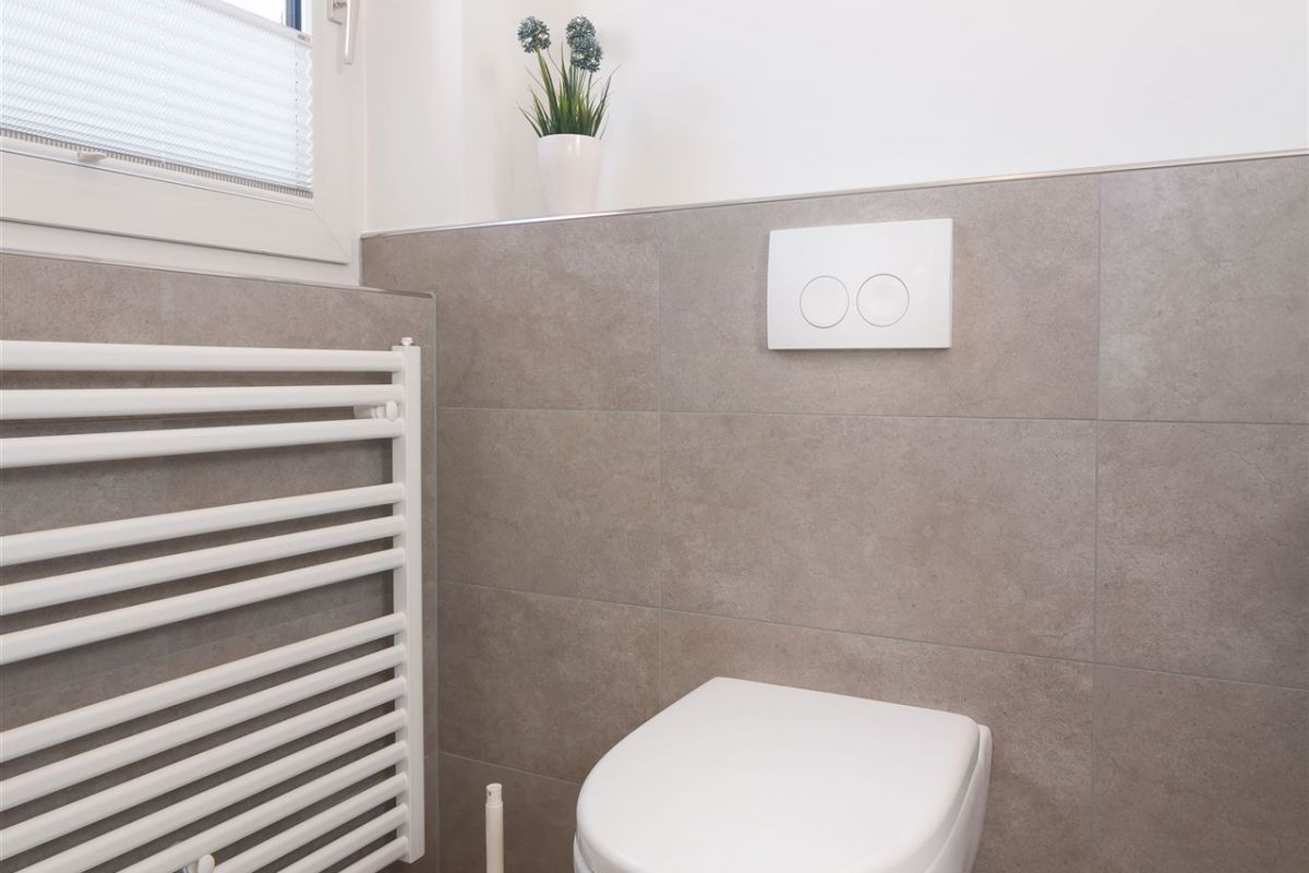 Hänge-WC im Apartment (W2)