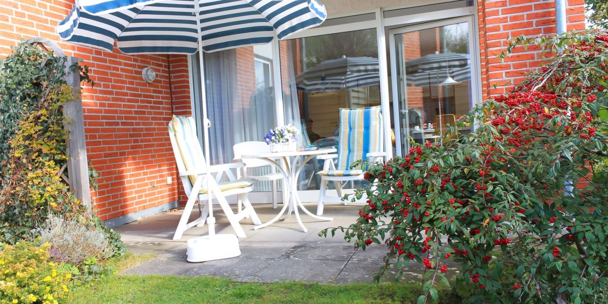 Terrasse und Garten (W2)