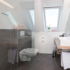Modernes Badezimmer mit besonders hochwertiger Einrichtung in der Wohnung W4 im Gästehaus Christian-Westphal-Straße 60