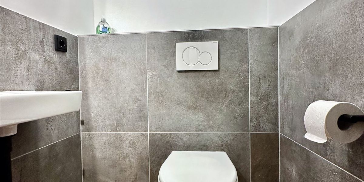 Neu gestaltet: Gäste-WC in der Wohnung W6 im Gästehaus Christian-Westphal-Straße 60
