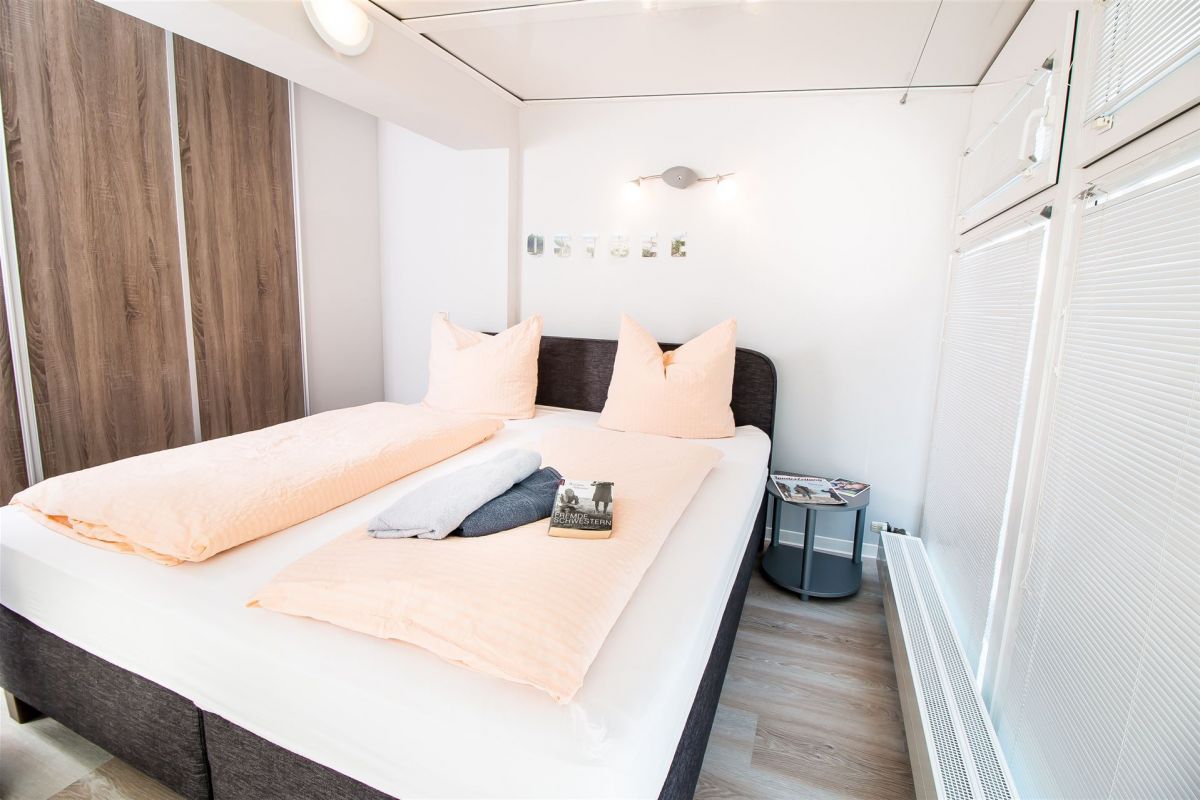 Schlafzimmer (M1)