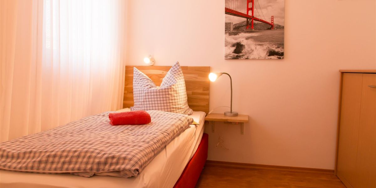 Schlafzimmer 2 (M5)