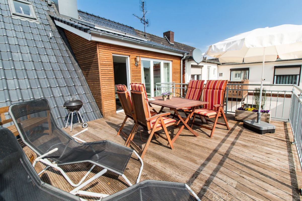 Dachterrasse mit Sonnenschirm (K3)