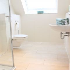 Badezimmer 2 im 1. OG (L1)
