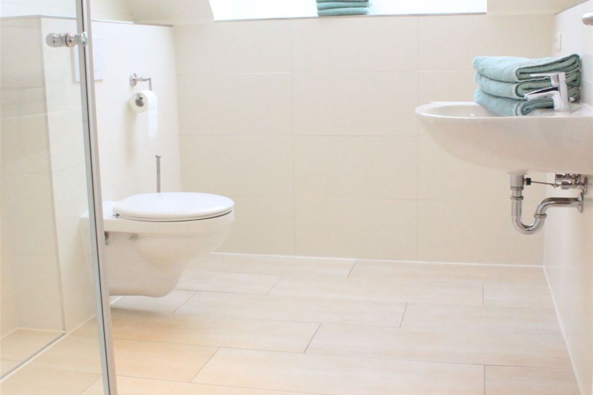 Badezimmer 2 im 1. OG (L1)