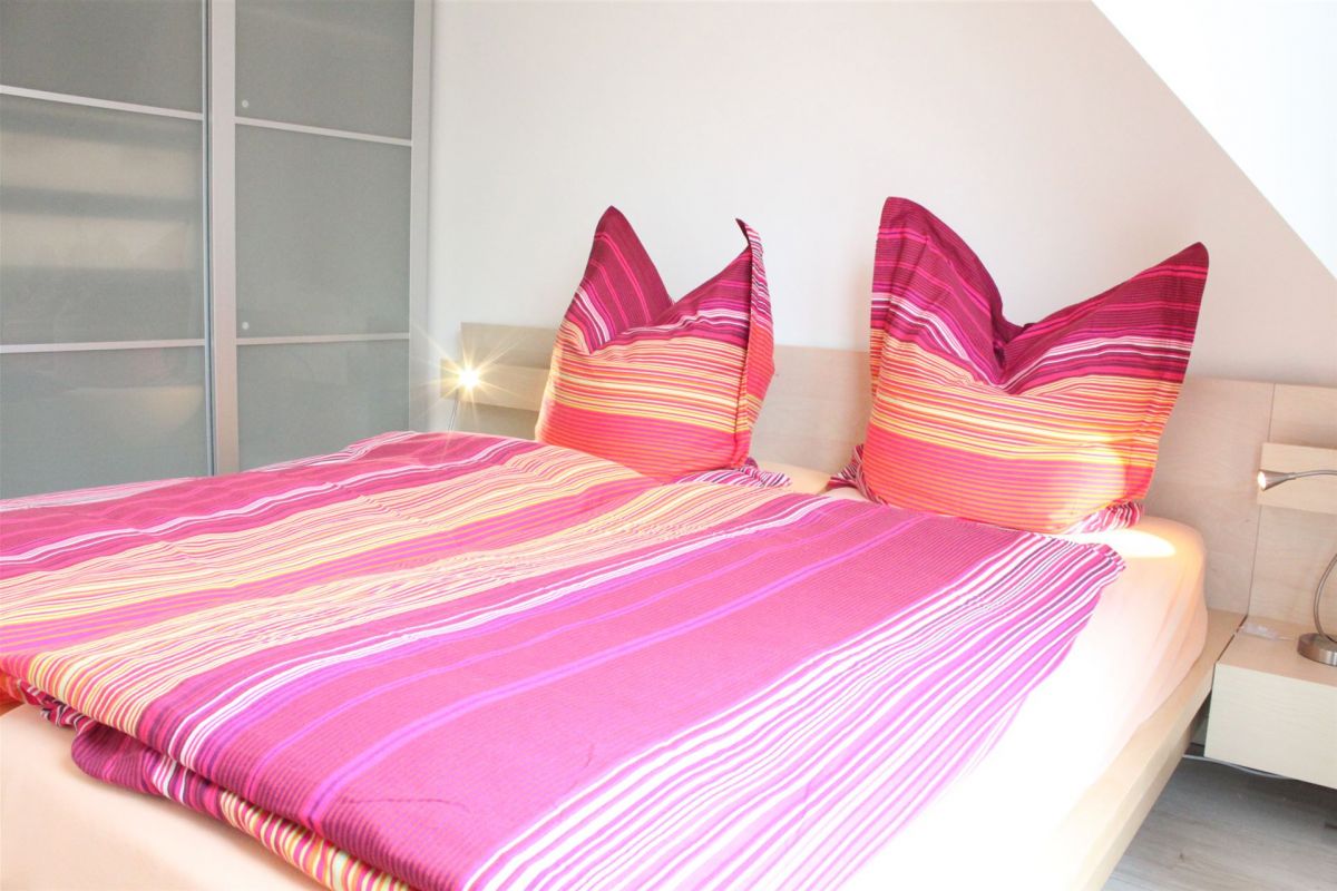 Schlafzimmer 2 (L1)