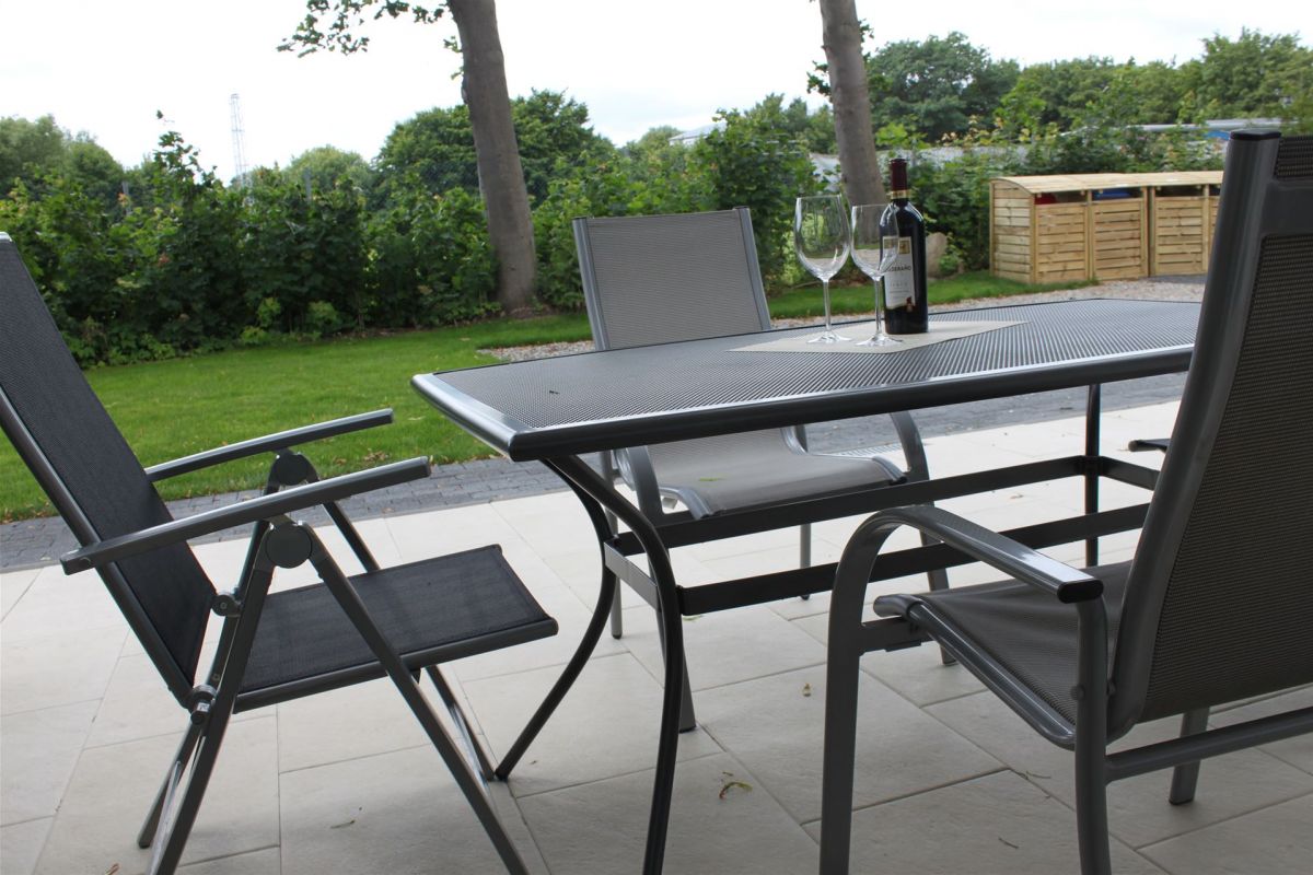 Terrasse und Garten (L2)