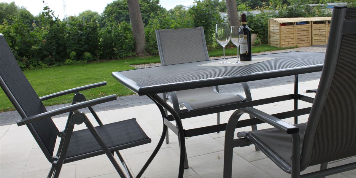 Terrasse und Garten (L2)